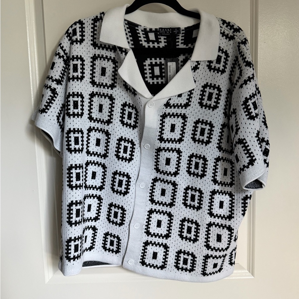 Textured Knit Short-Sleeve Polo in White & Black